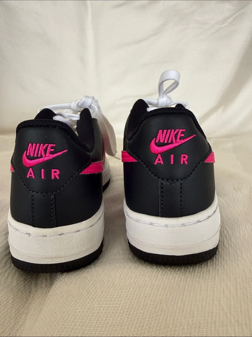 Nike Kids White, Black & Hot Pink Low-Top Sneakers